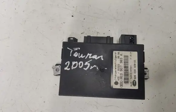 Volkswagen Touran I Tow bar trailer control unit/module 8E0907383A