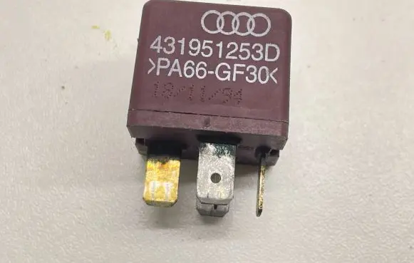 Audi A6 S6 C4 4A Other relay 431951253D