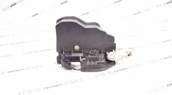 BMW X3 F25 Front door lock 7318419