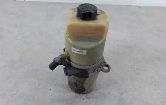 Ford Focus C-MAX Power steering pump 4M513K514AD