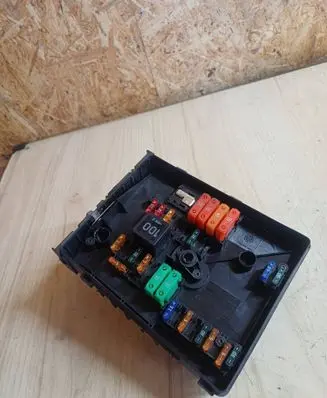 Volkswagen Touran I Fuse module 1K0937125A 017183071