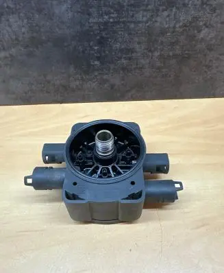 Audi A4 S4 B5 8D Fuel distributor KK2425296 WJN101880