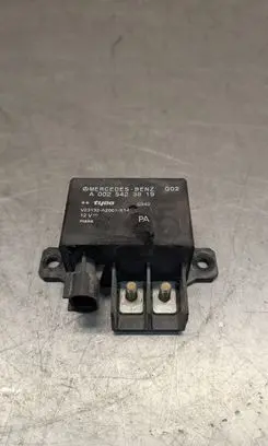Mercedes-Benz E W211 Charging relay A0025423819 V23132A2001X14