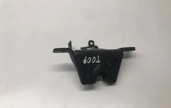 Volkswagen Jetta VII Rear seat headrest 5QM885682B
