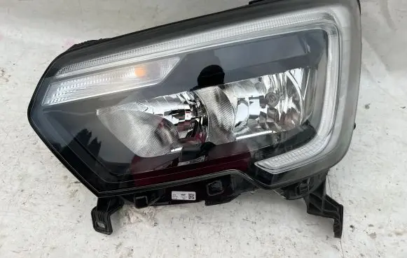 Renault Master III Headlight/headlamp 260607867R
