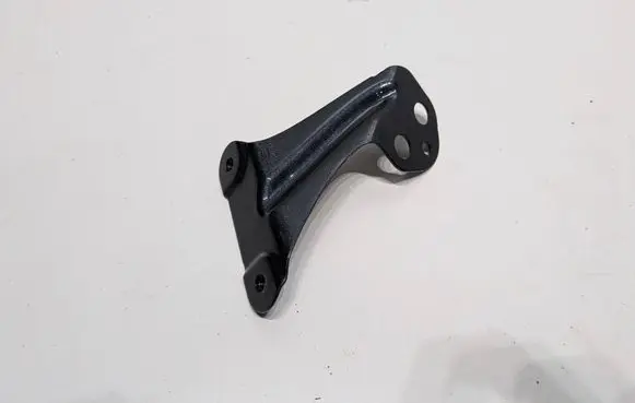 Front bumper mounting bracket