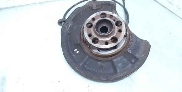 Rear wheel hub spindle/knuckle