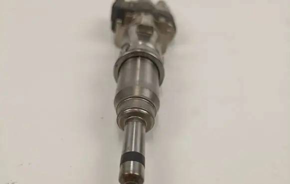 BMW X3 E83 Fuel injector 7565138 756513807 13537565138