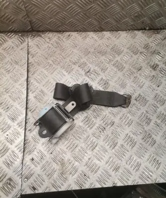 Mitsubishi Pajero Rear seatbelt tkab0en239