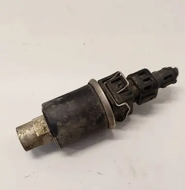 Volkswagen Golf IV Air conditioning (A/C) pressure sensor