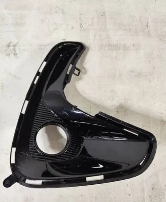 Toyota Yaris XP210 Front bumper lower grill 521120D210