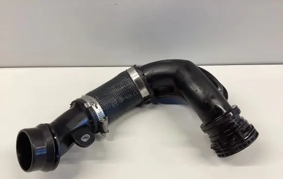 Land Rover Evoque II Intercooler hose/pipe M8D26C780AA