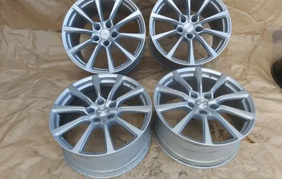 Aston Martin Vanquish V12 R20 alloy rim 