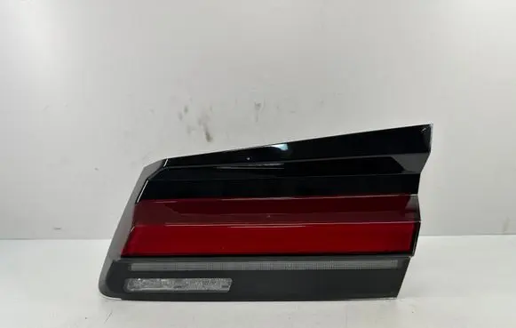 Tailgate rear/tail lights