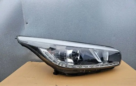 KIA Ceed Headlight/headlamp 92102A2060 R009B0600W7