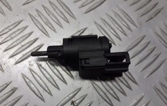 Volkswagen Polo IV 9N3 Brake pedal sensor switch 3B0945511A
