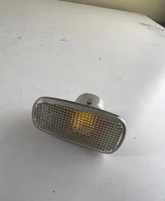 Toyota RAV 4 (XA20) Front fender indicator light