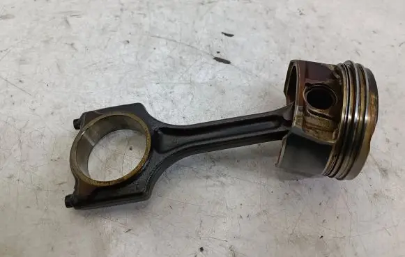 Peugeot 308 Piston with connecting rod
