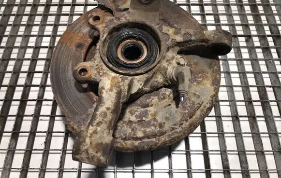 Nissan Pathfinder R50 Front wheel hub spindle knuckle