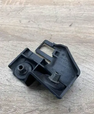 Volkswagen PASSAT B7 Headlight/headlamp mounting bracket 3AA805299