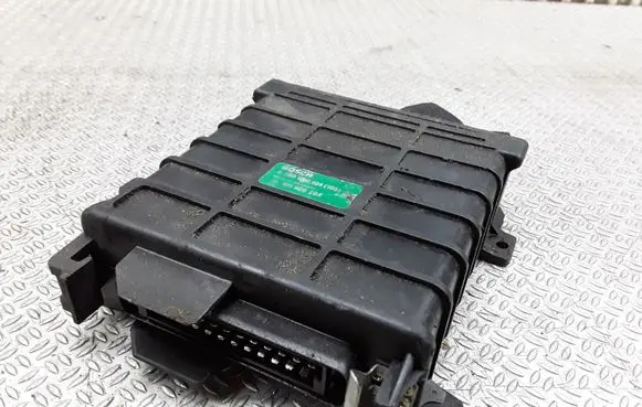 Volkswagen Golf II Engine control unit/module 0280800104 811906264