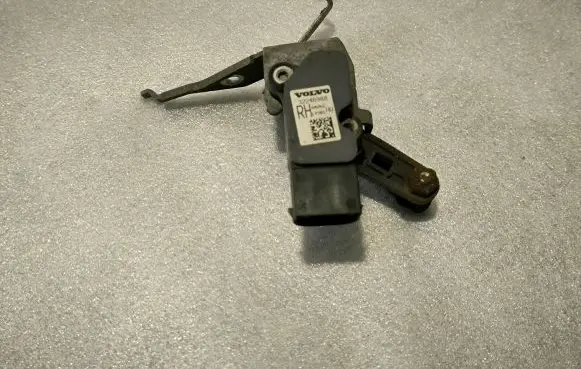 Volvo XC90 Rear air suspension level height sensor 32246988