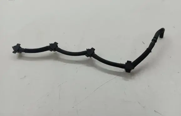 Volkswagen PASSAT B8 Fuel return line/hose 
