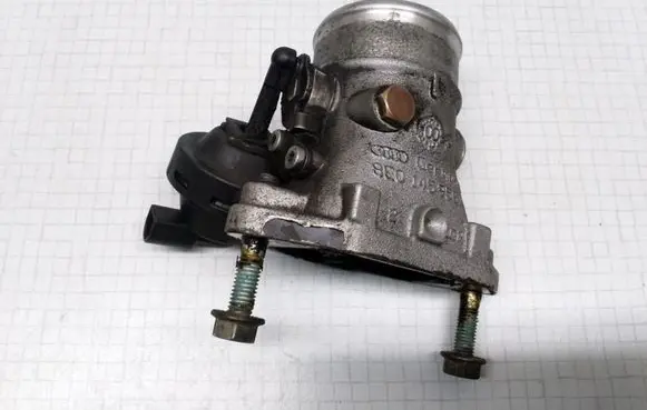 Audi A4 S4 B6 8E 8H Throttle valve 8E0145950A