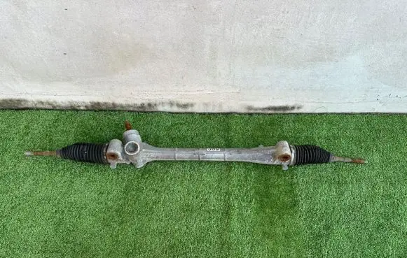 Toyota Avensis T270 Steering rack 1Z240010