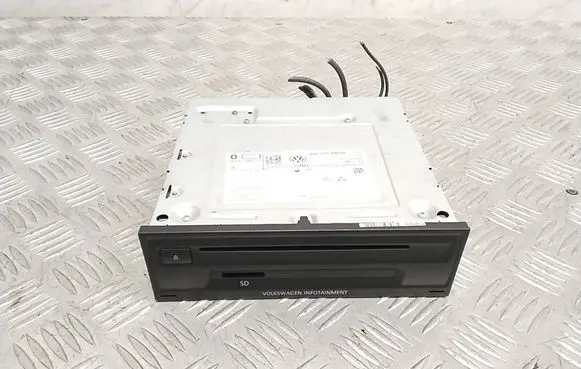 Volkswagen Tiguan Radio/CD/DVD/GPS head unit 3Q0035840B