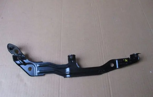 Audi A7 S7 4G Fender mounting bracket 4K8821168A