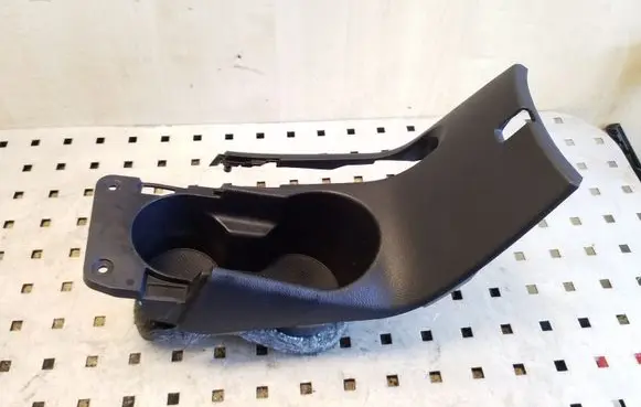 Cup holder front