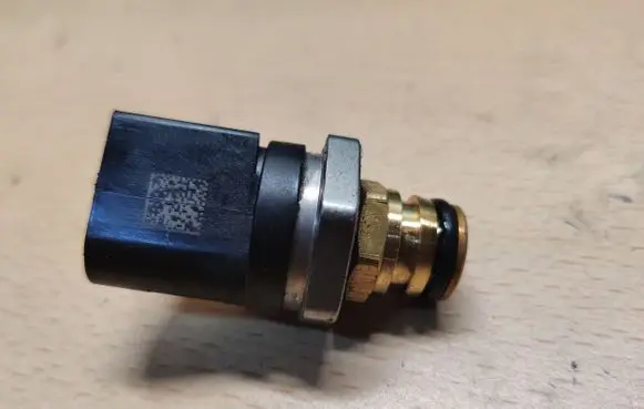 Seat Leon (5F) Fuel pressure sensor 0261230560 06H906051K