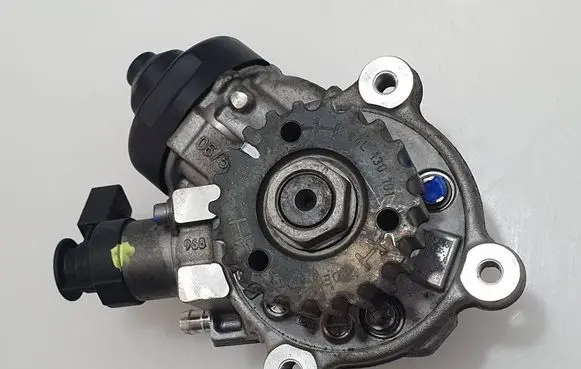 Audi A3 S3 8V Fuel injection high pressure pump 04L130755D 0445010537 09110213