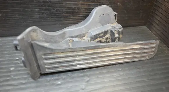 Volkswagen Golf V Accelerator throttle pedal 1K1721503P