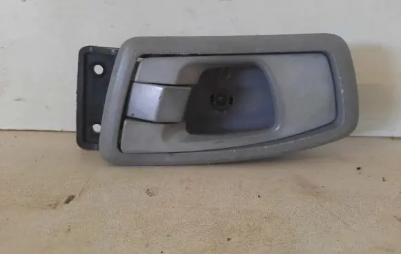 KIA Carens I Front door exterior handle