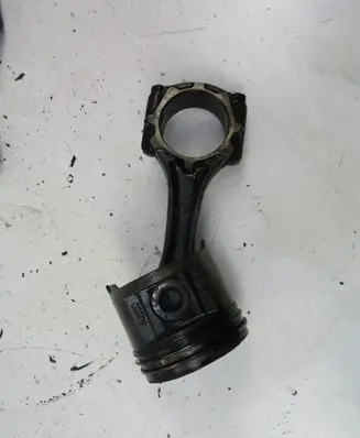 Toyota Avensis T220 Piston 