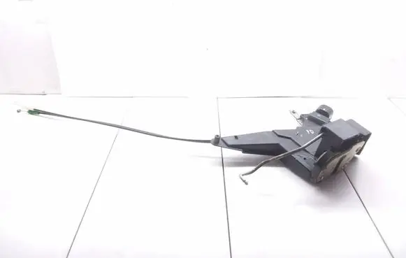 Toyota Corolla Verso E121 Front door lock 