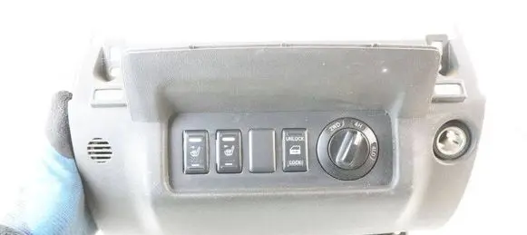 Nissan Navara D40 Seat heating switch 