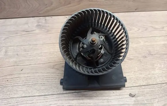 Seat Ibiza IV (6J,6P) A/C air flow flap actuator/motor 1J18190 F65787ZG