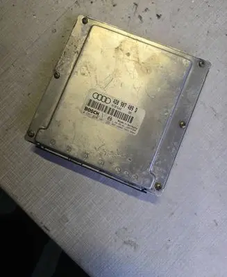 Audi A8 S8 D2 4D Engine control unit/module 4D0907409D 0281010901 28RTF048