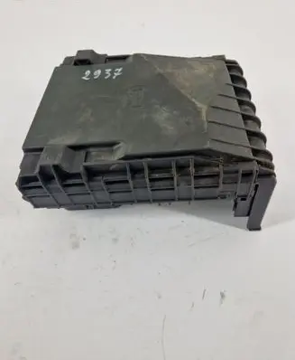 Volkswagen Touran II Fuse module 1K0937804L