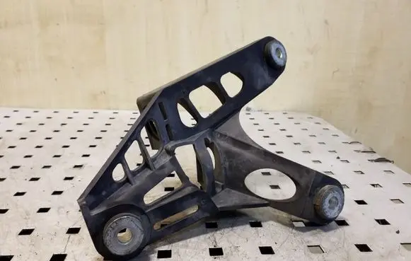Volkswagen PASSAT B8 Gear shift cable bracket 1K0711789G