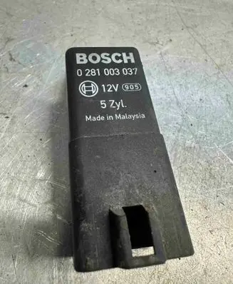 Volvo XC70 Glow plug pre-heat relay 0281003037