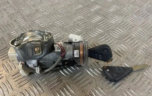 Subaru Outback Ignition lock 88215AG000 X1T25971