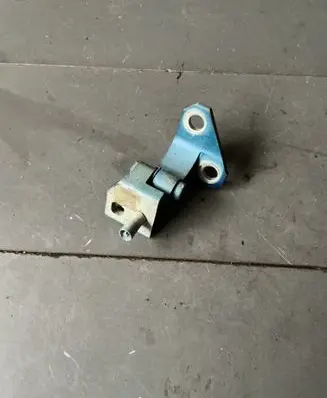 Volkswagen Golf V Front door upper hinge 0831402m
