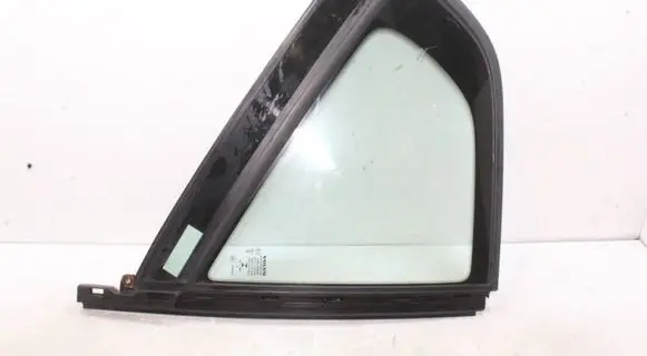 Volvo XC40 Rear side window 32244804