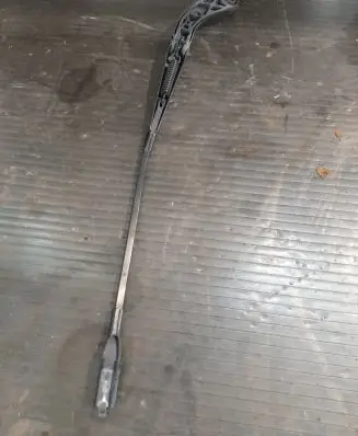 Mercedes-Benz B W245 Front wiper blade arm A1698200240