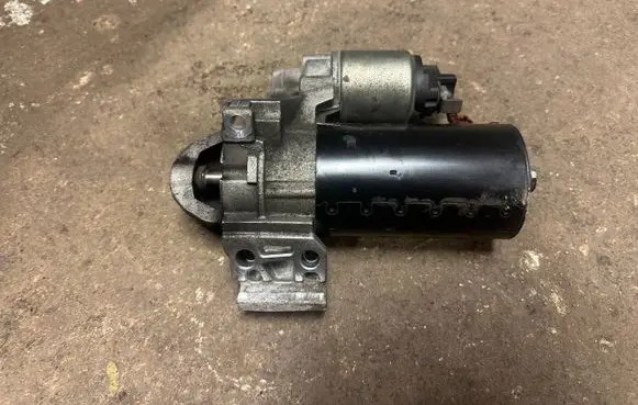 BMW 3 E90 E91 Starter motor 20100825