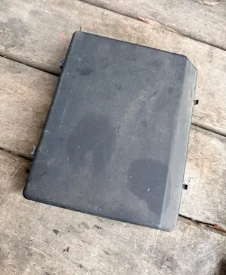 BMW 5 E34 Fuse box cover 1374029
